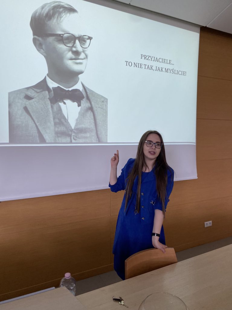Anna Zborowska podczas warsztatów pisania na Wydziale Nauk Politycznych i Dziennikarstwa UAM